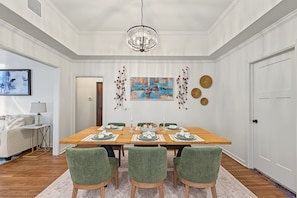 Dining - Charming MidTown Tulsa Home, w/Game Room,Walking Distance to Tulsa Expo Center (Tulsa)
