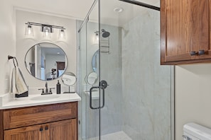 Bathroom - Charming MidTown Tulsa Home, w/Game Room,Walking Distance to Tulsa Expo Center (Tulsa)