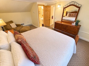 Comfortable Bedroom Retreat with King Bed - Wiley Inn | Peaceful 2BR Retreat in the Green Mountains (Peru)