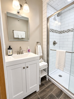 Well-Maintained Bathroom with Modern Amenities - Wiley Inn | Private Room in the Green Mountains (Peru)