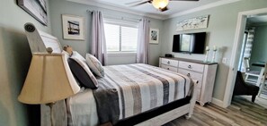 Room - 2-bedroom Condo - Ocean View with Beach Access (Hilton Head Island)