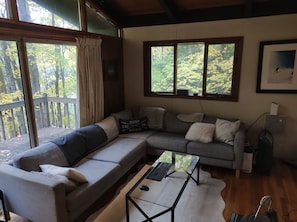Living area - Cozy Ski House 10 Minutes to Jay Peak - Private Queen Bedroom & Bunk Beds (Jay)