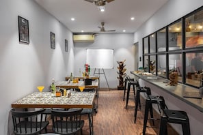 Dining - Coliwo Trois Hostel - Kharadi (Pune)