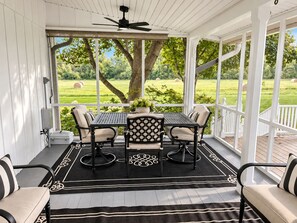 Outdoor dining - Historic Farmhouse / Venue in Tipp City (Tipp City)