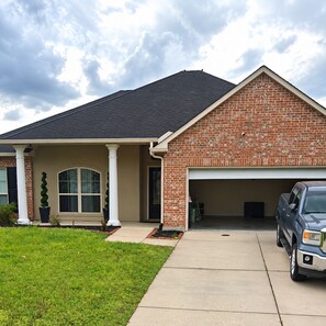A residential house with a brick facade, a garage, and a driveway. - Awesome 3-bedroom house with AC in quaint Denham Springs (Denham Springs)