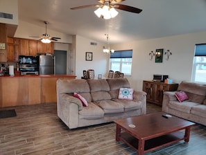 Living area - Lakehouse with a view and 1.5 acres of privacy. (Bluffton)