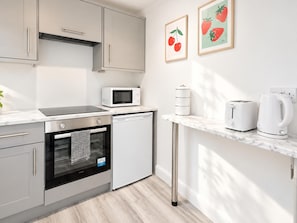 Private kitchen - Peaceful Cabin Retreat in Gillingham (Gillingham)