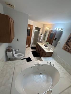 Bathroom - Kay’s Cabin - 4 bed 3 bath home w/Pool (Fuquay-Varina)