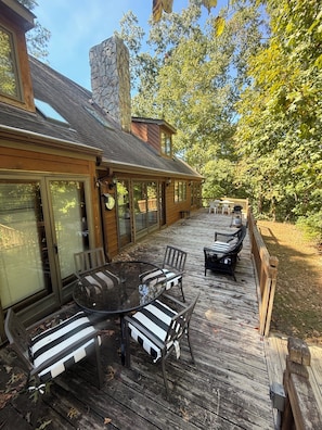 Outdoor dining - Kay’s Cabin - 4 bed 3 bath home w/Pool (Fuquay-Varina)