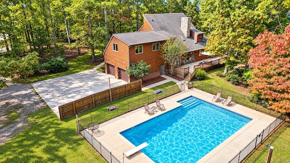 Pool - Kay’s Cabin - 4 bed 3 bath home w/Pool (Fuquay-Varina)