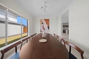 Dining - Large Family Escape between Brisbane & Gold Coast (Rochedale South)