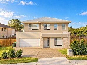 Exterior - Large Family Escape between Brisbane & Gold Coast (Rochedale South)