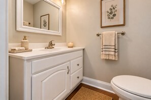 Bathroom - 3BR Home with Parking - Trolley Square & Little Italy (Wilmington)
