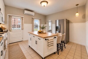 Private kitchen - 3BR Home with Parking - Trolley Square & Little Italy (Wilmington)