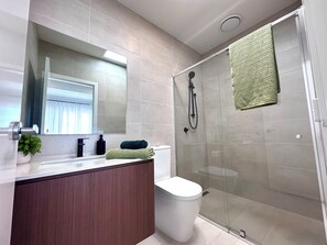 Bathroom - The Kavanagh House | Modern Family friendly Retreat Near Airport & CBD (Keilor Downs)