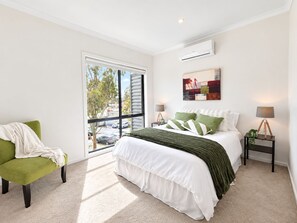 Room - The Kavanagh House | Modern Family friendly Retreat Near Airport & CBD (Keilor Downs)