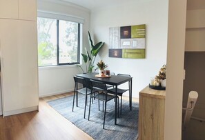 Dining - The Kavanagh House | Modern Family friendly Retreat Near Airport & CBD (Keilor Downs)