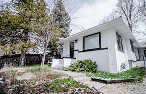 Exterior - Heart of Logan Cottage (Logan)