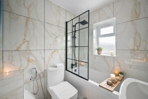 Bathroom - 4BR Reading House Parking Sleeps 10 (Reading)