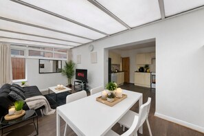 Dining - 4BR Reading House Parking Sleeps 10 (Reading)