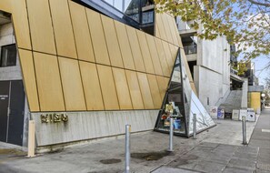 Exterior - Lonsdale St Chic | Iconic NIBU Loft in Braddon (Braddon)