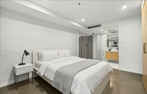 Room - Lonsdale St Chic | Iconic NIBU Loft in Braddon (Braddon)