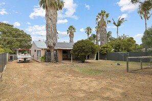 Property grounds - Coastal Retreat (Falcon)
