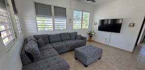 Living area - BRISAS - Lovely 3-bedroom house with AC in cool Boquerón (BOQUERÓN)