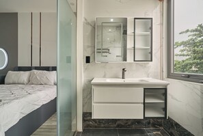 Bathroom - Solana Garden Hotel by Urban B (Go Vap)