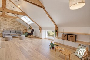 Children’s area - From Locmaria - LA CHAPELLE NEUVE (LA CHAPELLE NEUVE)