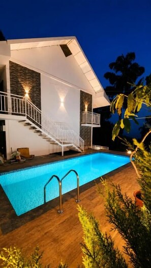 A modern house with a swimming pool, a staircase, and a balcony. - Skybz Munnar (Devikolam)