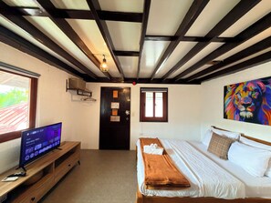 Room - Galera Lodge & Cafe (Puerto Galera)