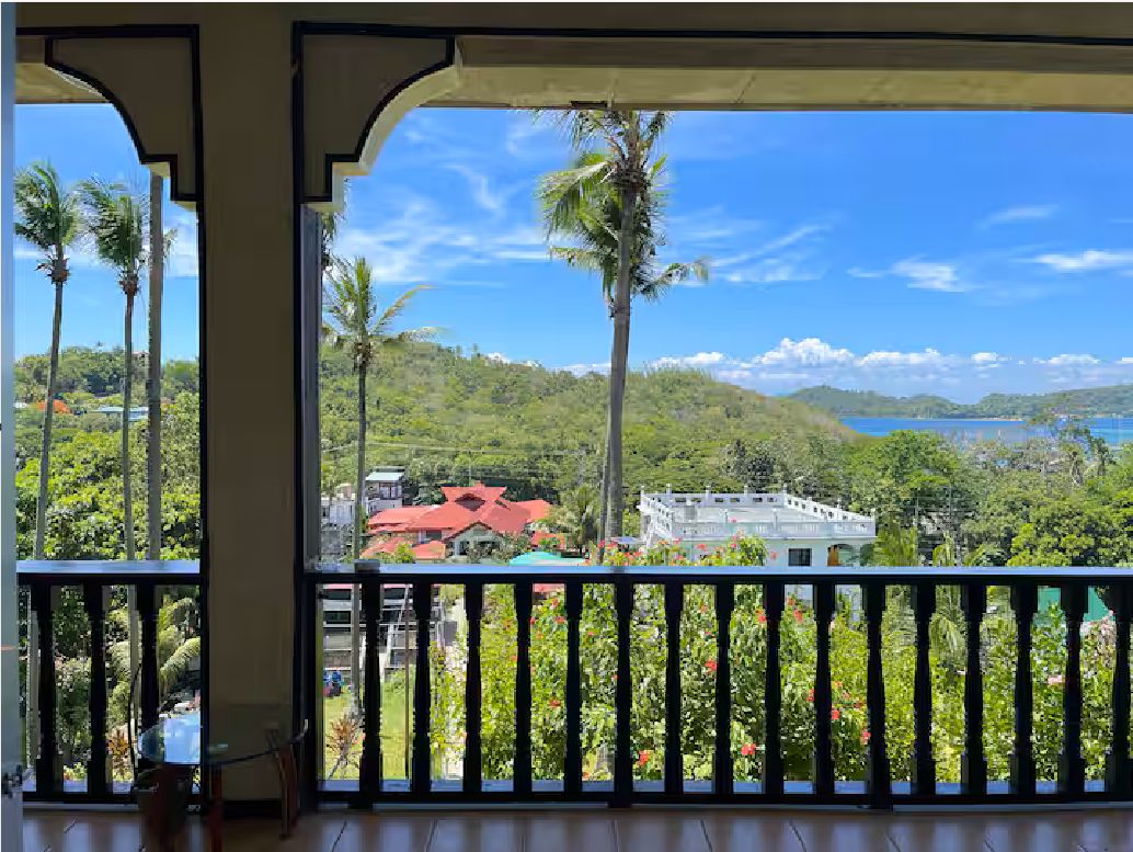 Vista frontal de la propiedad