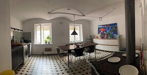 A compact kitchen with a dining area, a washing machine, and a window with a view. - Vrbo Property (Buckow (Märkische Schweiz))