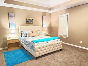 A bedroom with a tufted headboard, a bed with patterned bedding, a blue throw blanket, a nightstand with a lamp, and a window with blinds. - Cozy 1-bedroom private master room available near to lake Lanier, 400 & hospital (Cumming)