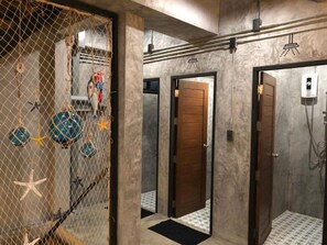 Bathroom - Blackjack Bar and Hostel (CHAWENG)