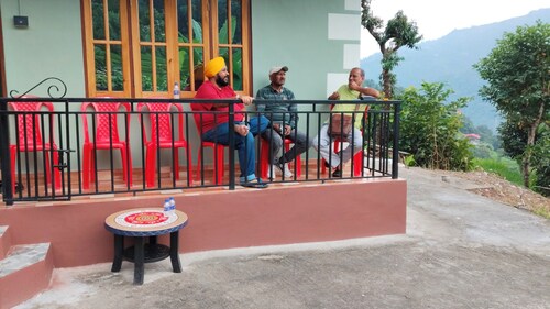 Cozy Retreat Homestay mountain view homestay in Bijonbari-Darjeeling| Organic.
