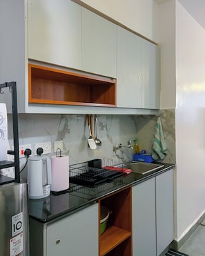 Private kitchen - Superb 1-bedroom studio in enchanting Kiambu Road location (Kiambu Road)