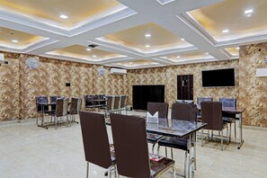 Dining - Townhouse Jayati Oasis Inn (Lucknow)