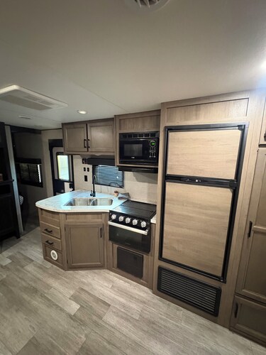Cozy RV  close to bird sanctuary with chill vibes and fantastic sunset views.