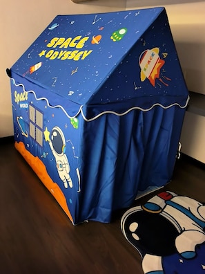 A space-themed tent with 'SPACE ODDYSEY' text and space-related illustrations. - 17435924 (Jinan)