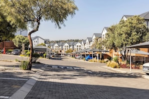 A residential street with houses, parked cars, and a clear sky. - Beautiful View With Netflix and Fast Wifi (Johannesburg)