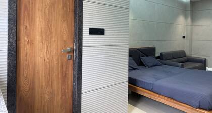 Nirrtul Boss | Studio Apartment | Cozy & Quite