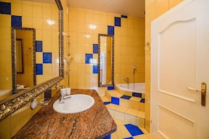 Bathroom - 4 BedroomVilla-HeatedIndoorPoolJajo&Pajo (Kapla)