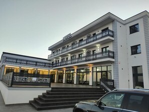 Exterior - Airport Hotel (Tăuții-Măgherăuș)