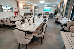 Dining - Airport Hotel (Tăuții-Măgherăuș)