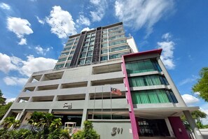 Front of property - Salaam Suites Shah Alam (Shah Alam)