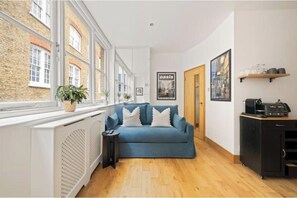 Living area - Little Central Covent Garden Gem (London)