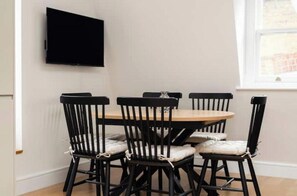 Dining - 2 Bed 2 Bath w Terrace Covent Garden Gem (London)