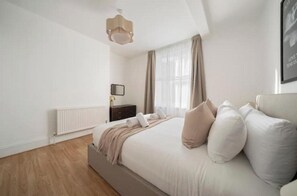 Room - Bright 2-Bedroom Apartment in the Heart of Soho (London)